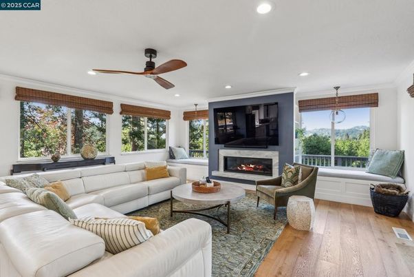 Fireplace, Interior, Living room, Pendant Lights, Recessed Lighting, Wood Texture Flooring