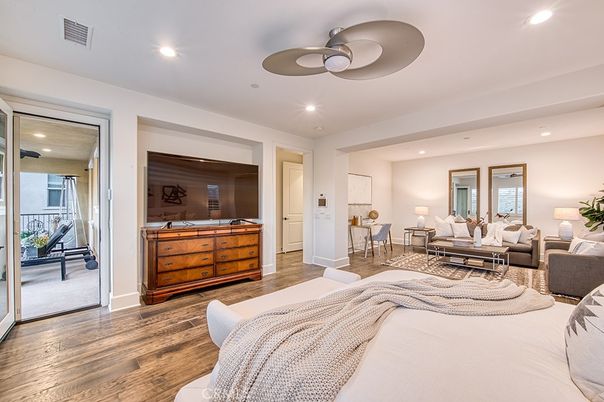 Bedroom, Interior, Living room, Recessed Lighting, Wood Texture Flooring
