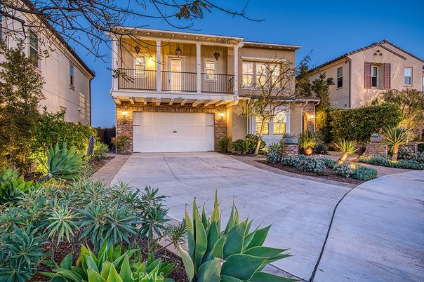 Attached, Exterior, Facade, Mediterranean