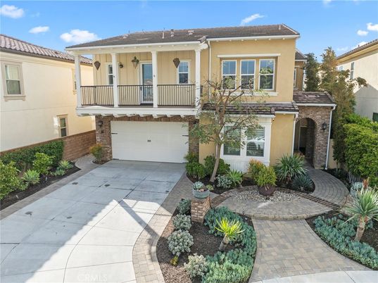 Attached, Exterior, Facade, Mediterranean