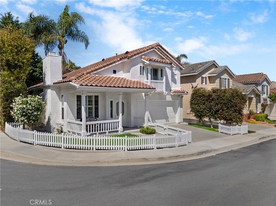 Attached, Exterior, Facade, Mediterranean