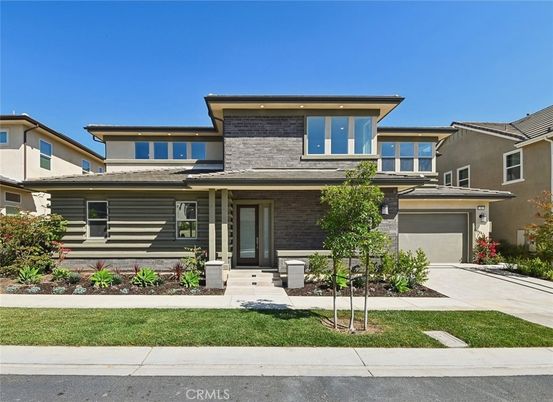 Attached, Exterior, Facade, Modern