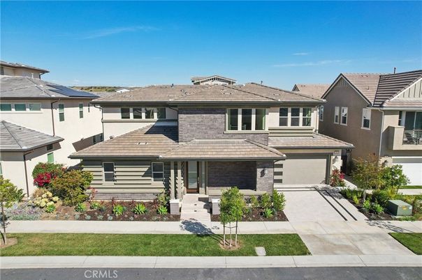 Attached, Exterior, Facade, Mediterranean