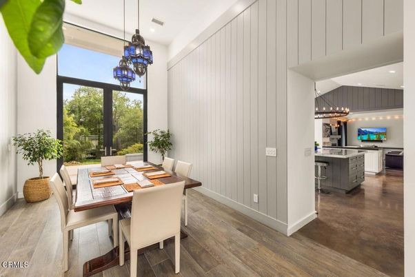 Chandelier, Dining room, Interior, Kitchen, Pendant Lights, Recessed Lighting, Wood Texture Flooring