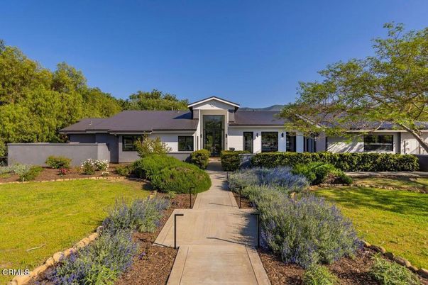 Exterior, Facade, Ranch