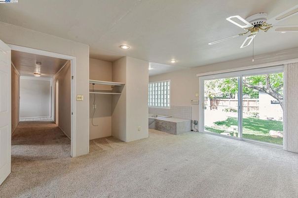 Bathroom, Empty room, Interior, Recessed Lighting