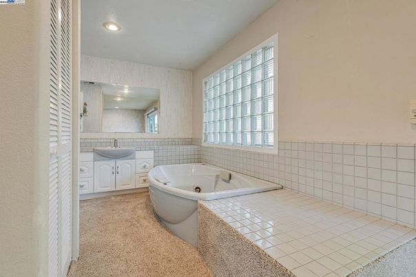 Bathroom, Interior, Recessed Lighting