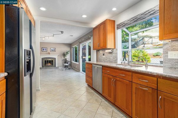 Fireplace, Interior, Kitchen, Recessed Lighting