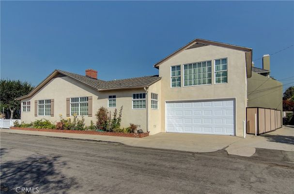 Attached, Exterior, Facade, Spanish Mediterranean