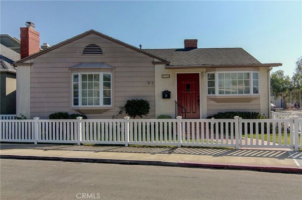 Exterior, Facade, Queen Anne Victorian