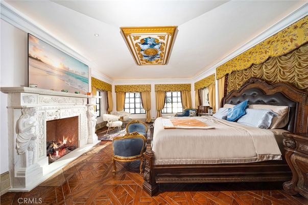 Bedroom, Fireplace, Interior, Recessed Lighting, Wood Texture Flooring