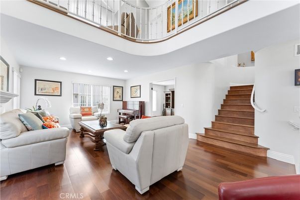 Interior, Living room, Piano, Recessed Lighting, Wood Texture Flooring