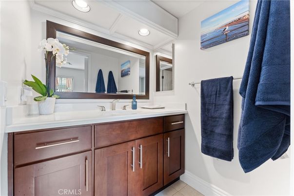 Bathroom, Dual Sink Vanities, Interior, Recessed Lighting