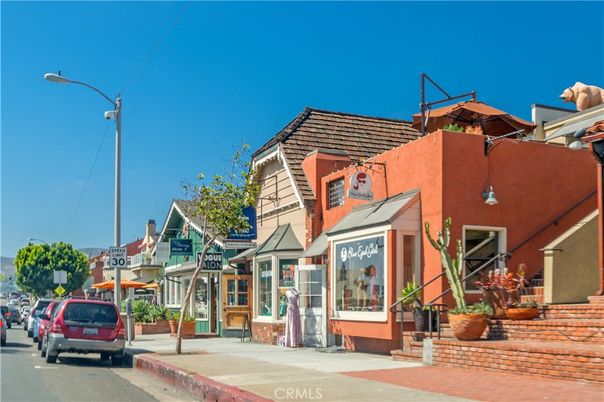 Exterior, Facade, Tudor Revival