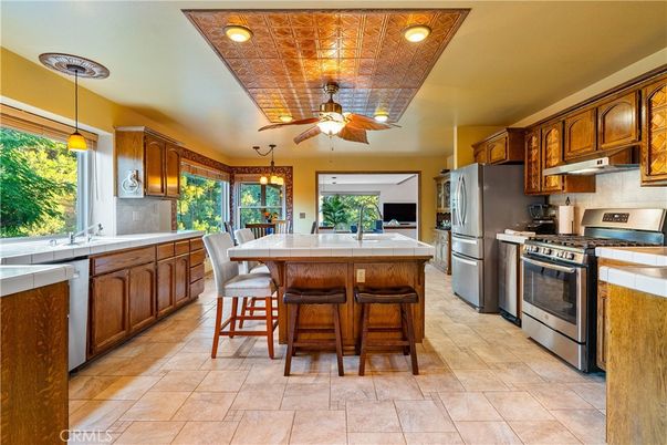 Dining room, Interior, Kitchen, Pendant Lights, Recessed Lighting, Stainless Steel Appliances