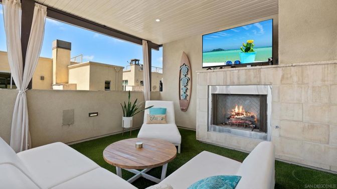 Fireplace, Interior, Living room, Water