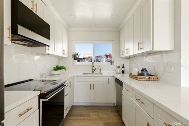 Interior, Kitchen, Marble Walls, Recessed Lighting, Wood Texture Flooring