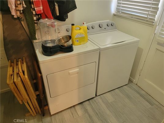 Interior, Utility Closets, Washer, Wood Texture Flooring