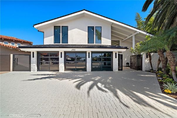 Attached, Exterior, Facade, Modern