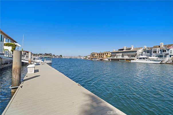 Exterior, Lake
