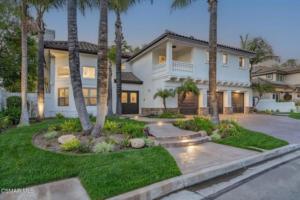 Attached, Exterior, Facade, Mediterranean