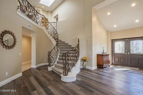 Interior, Recessed Lighting, Wood Texture Flooring
