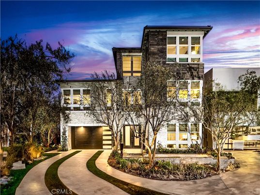 Attached, Exterior, Facade, Modern