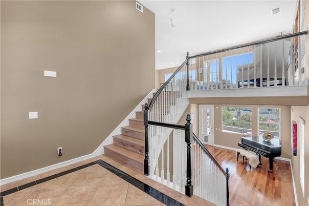 Interior, Piano, Recessed Lighting, Wood Texture Flooring