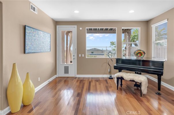 Interior, Piano, Recessed Lighting, Wood Texture Flooring
