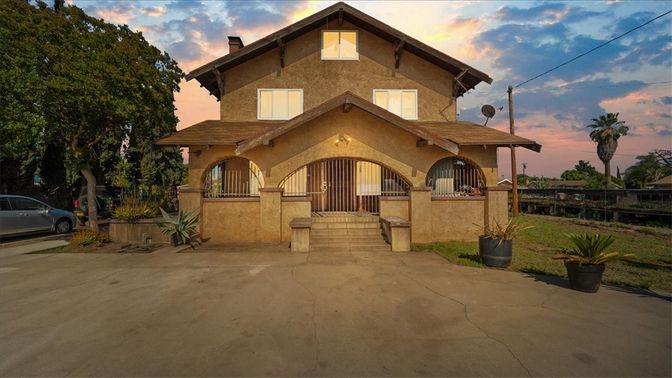 Exterior, Facade, Mediterranean