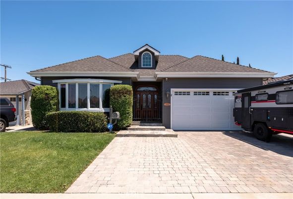 Attached, Exterior, Facade, Ranch
