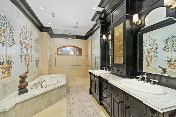 Bathroom, Dual Sink Vanities, Interior, Recessed Lighting