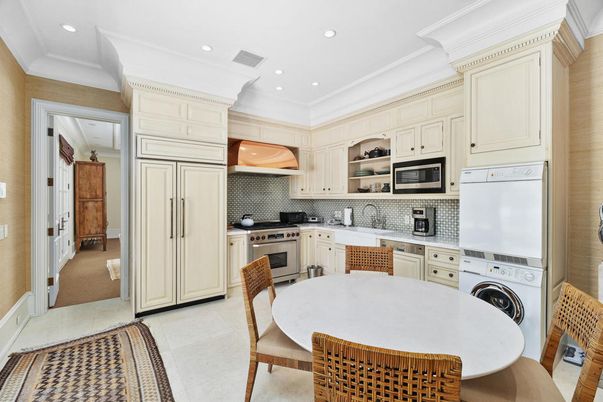Dining room, Interior, Kitchen, Recessed Lighting, Stainless Steel Appliances, Washer