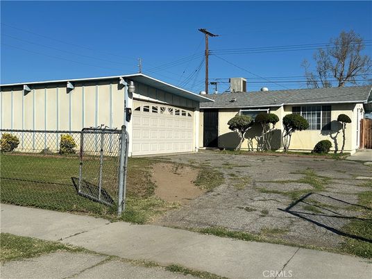 Attached, Exterior, Facade, Ranch