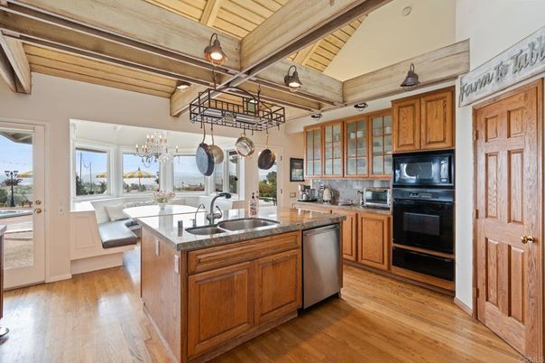 Dining room, Interior, Kitchen, Pendant Lights, Stainless Steel Appliances, Wooden Beams, Wooden Ceilings, Wood Texture Flooring