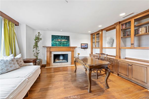 Dining room, Fireplace, Interior, Recessed Lighting, Wood Texture Flooring
