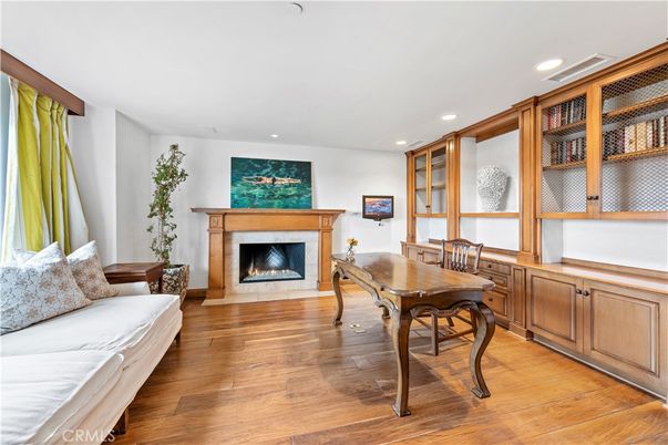Dining room, Fireplace, Interior, Recessed Lighting, Wood Texture Flooring