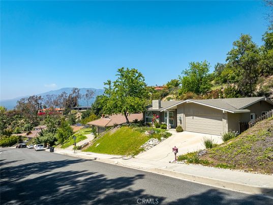 Attached, Exterior, Facade, Ranch