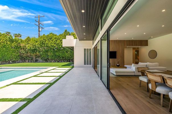 Exterior, Pool, Recessed Lighting