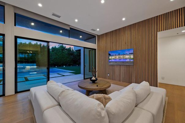 Interior, Living room, Recessed Lighting, Wood Texture Flooring