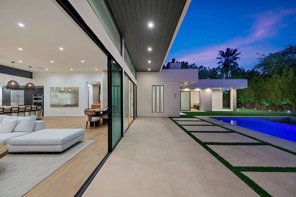 Exterior, Pendant Lights, Pool, Recessed Lighting