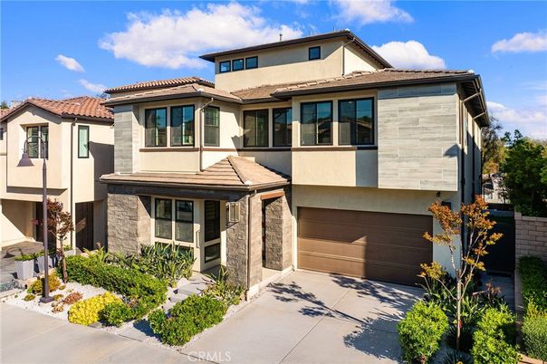 Attached, Exterior, Facade, Mediterranean