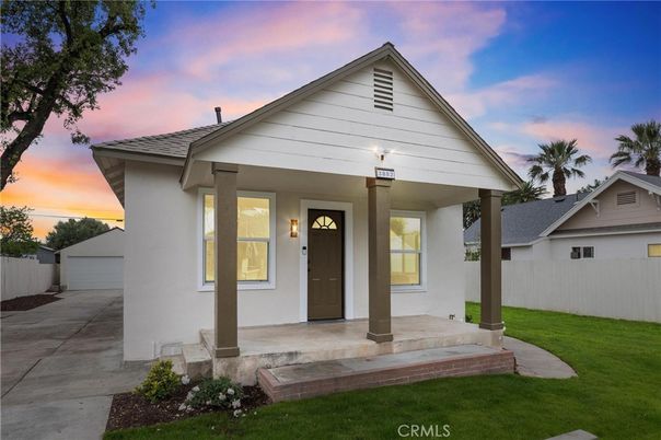 Exterior, Facade, Ranch