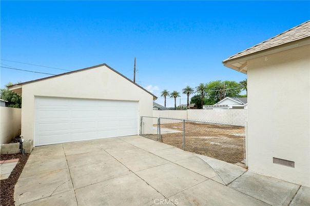 Detached Garage, Exterior