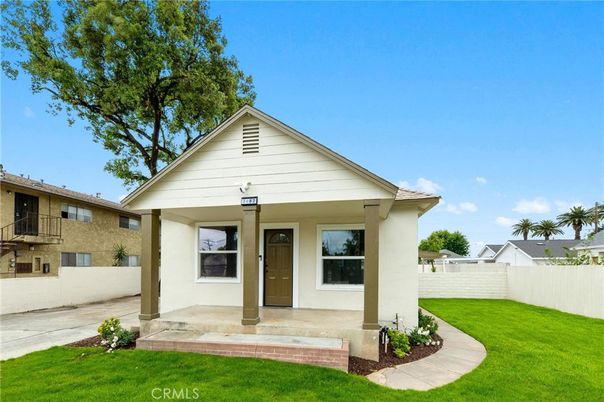Exterior, Facade, Ranch