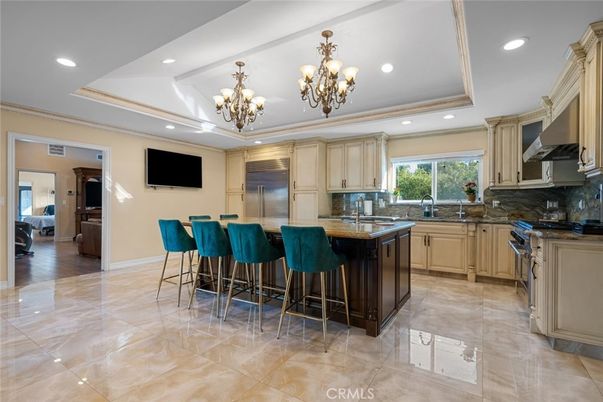 Chandelier, Interior, Kitchen, Recessed Lighting, Stainless Steel Appliances