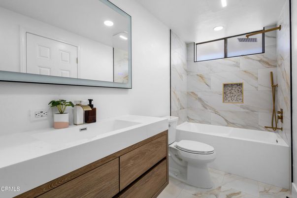 Bathroom, Interior, Marble, Marble Walls, Recessed Lighting