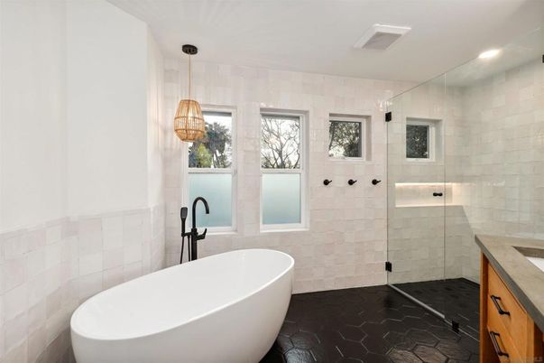 Bathroom, Free Standing Baths, Glass Shower, Interior, Pendant Lights, Recessed Lighting