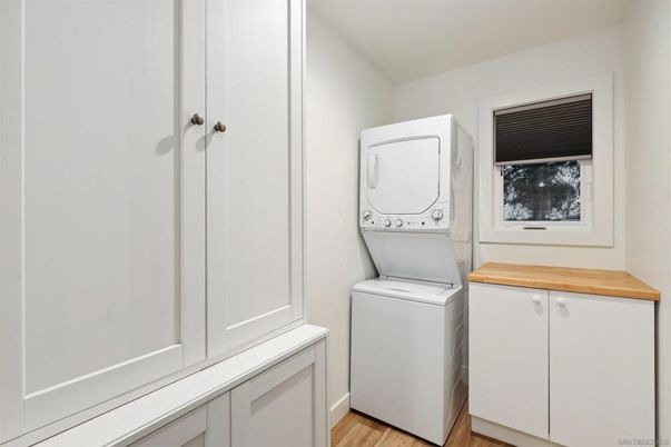 Interior, Utility Closets, Washer, Wood Texture Flooring