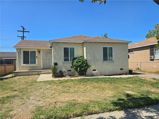Backyard, Exterior, Facade, Ranch